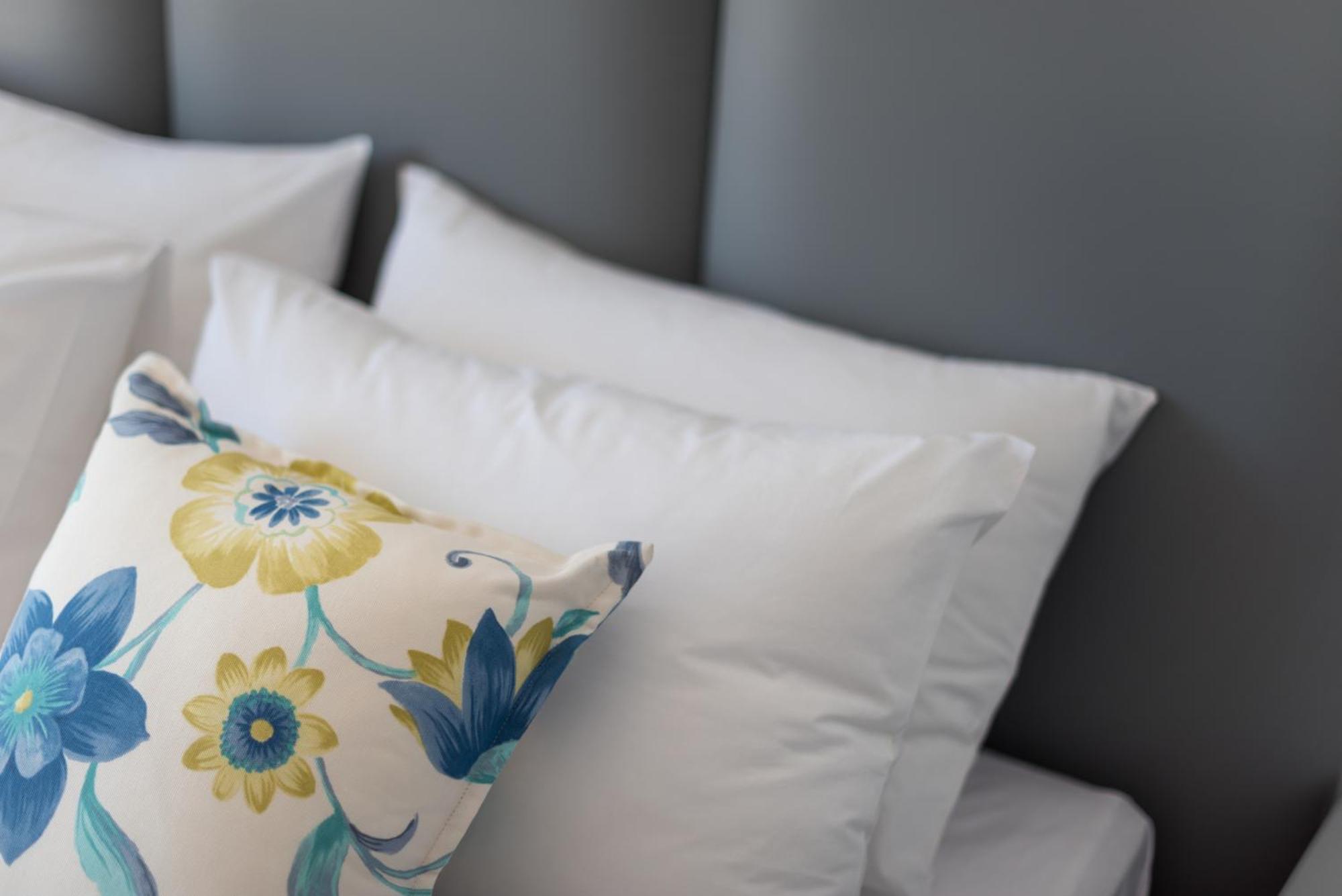 Mar N Mar Crown Hotel-Suites Камарі Номер фото